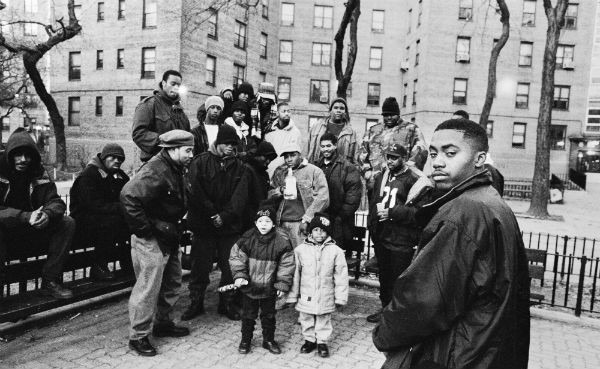 nas1002_queensbridge_bench_danny_clinch